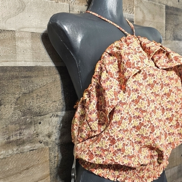 New Cozy Casual Green Floral Halter Ruffle Top - Picture 2 of 7